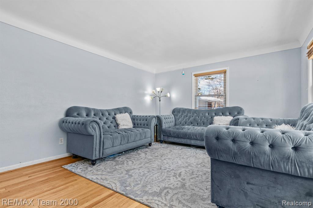 9 Christine Court, Dearborn, MI 48124 — Photo 4
