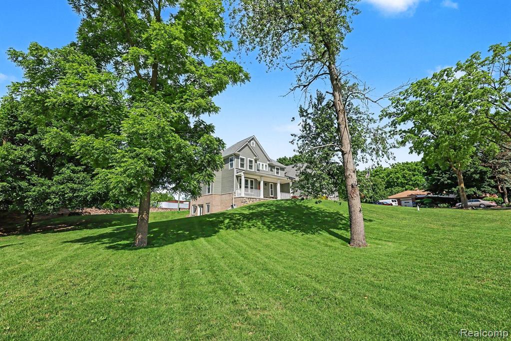 1660 Winthrop Road, Bloomfield, MI 48302 — Photo 2