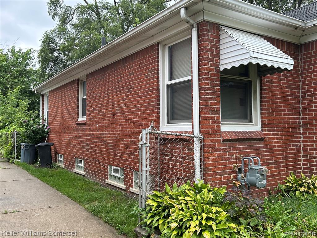 18573 Elkhart Street, Harper Woods, MI 48225 — Photo 5
