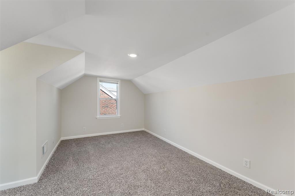 19168 Berden, Grosse Pointe, MI 48236 — Photo 16