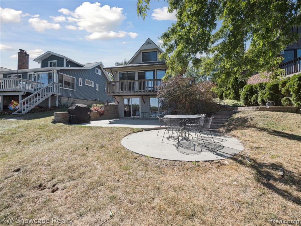 688 Wolverine Drive, Walled Lake, MI 48390 — Photo 7