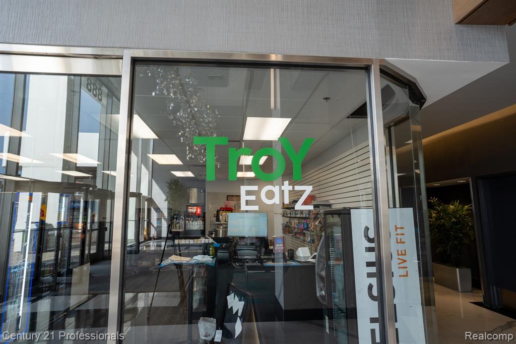 888 W Big Beaver - Troy Eatz Road, 112, Troy, MI 48084 — Photo 2