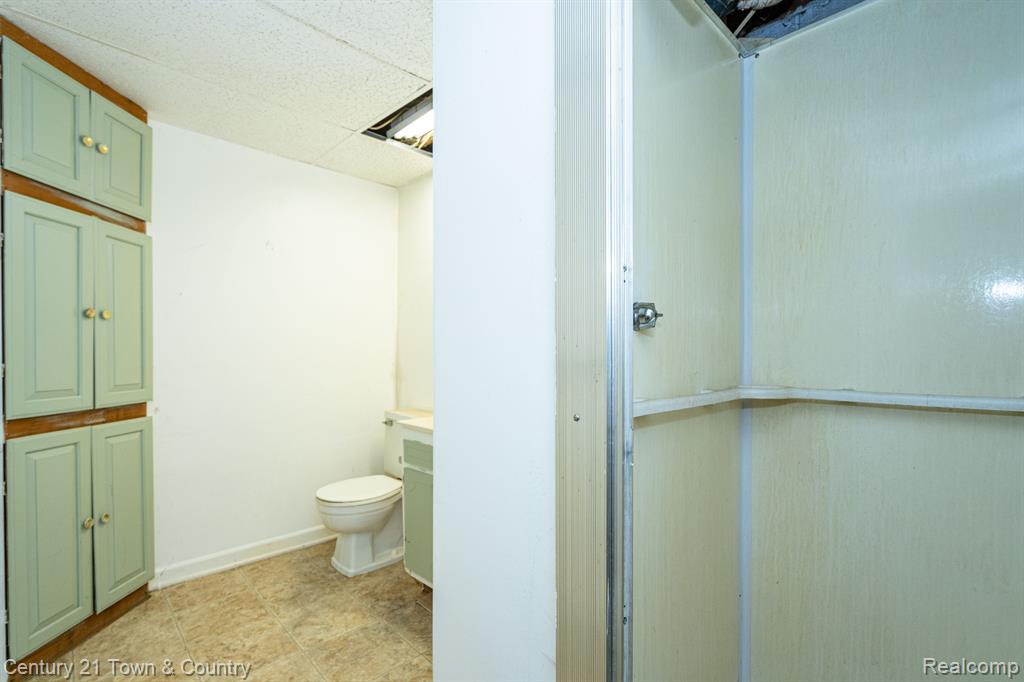 8150 Standard, Center Line, MI 48015 — Photo 11