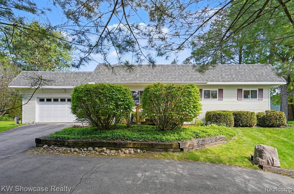 4200 Woodcock Way, Highland, MI — Photo 2