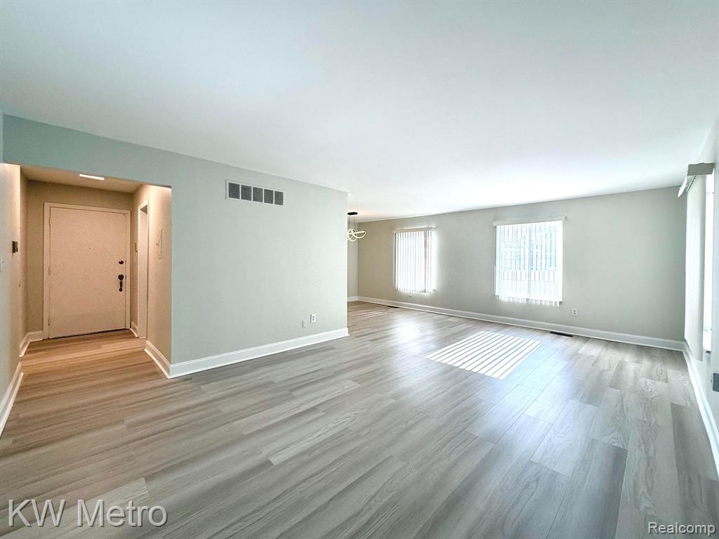 666 E FOX HILLS Drive, Bloomfield Hills, MI 48304 — Photo 13