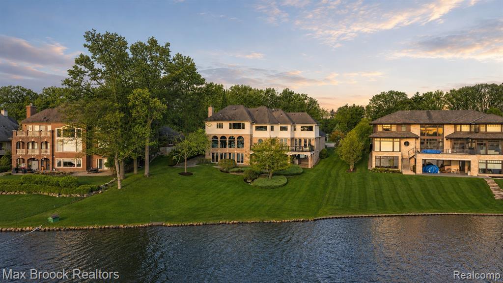 1832 Long Lake Shore Drive, Bloomfield Hills, MI 48302