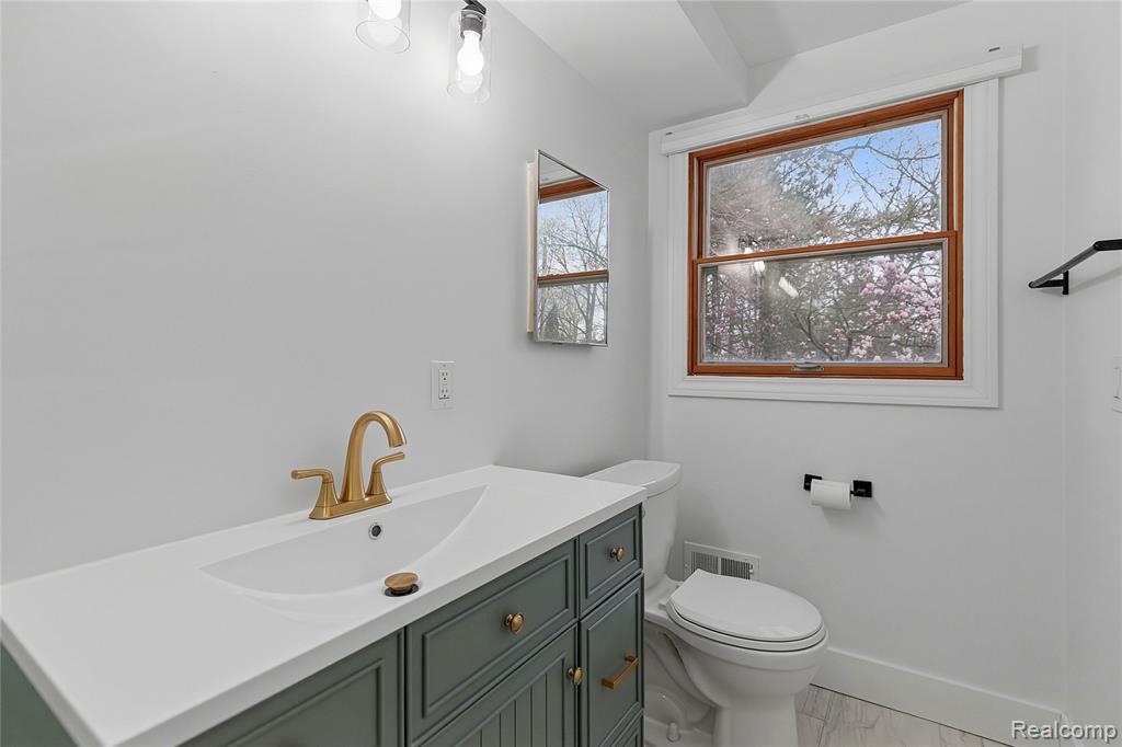 5119 Greenbriar Drive, West Bloomfield, MI 48323 — Photo 25