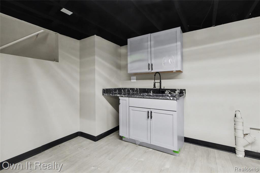 7260 Warwick Street, Detroit, MI 48228 — Photo 23