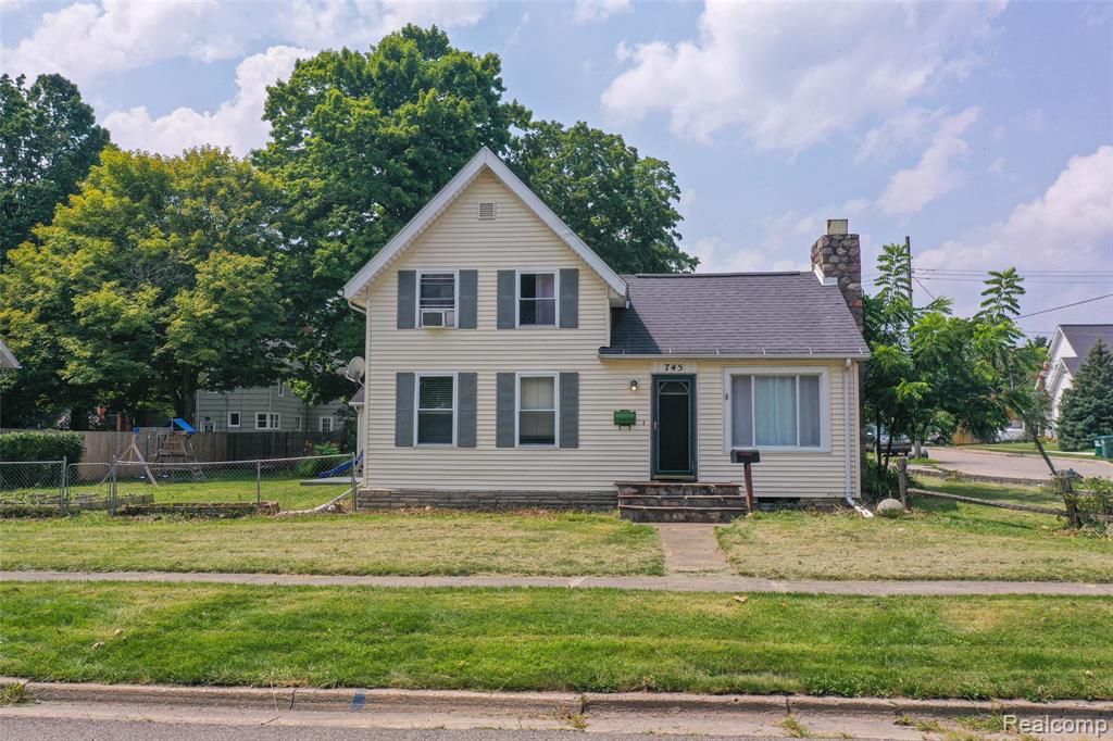 745 N Calhoun Street, Lapeer, MI 48446 — front exterior