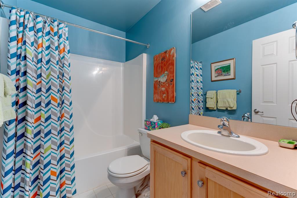 5933 WOODFIELD Parkway, Grand Blanc, MI 48439 — Photo 30