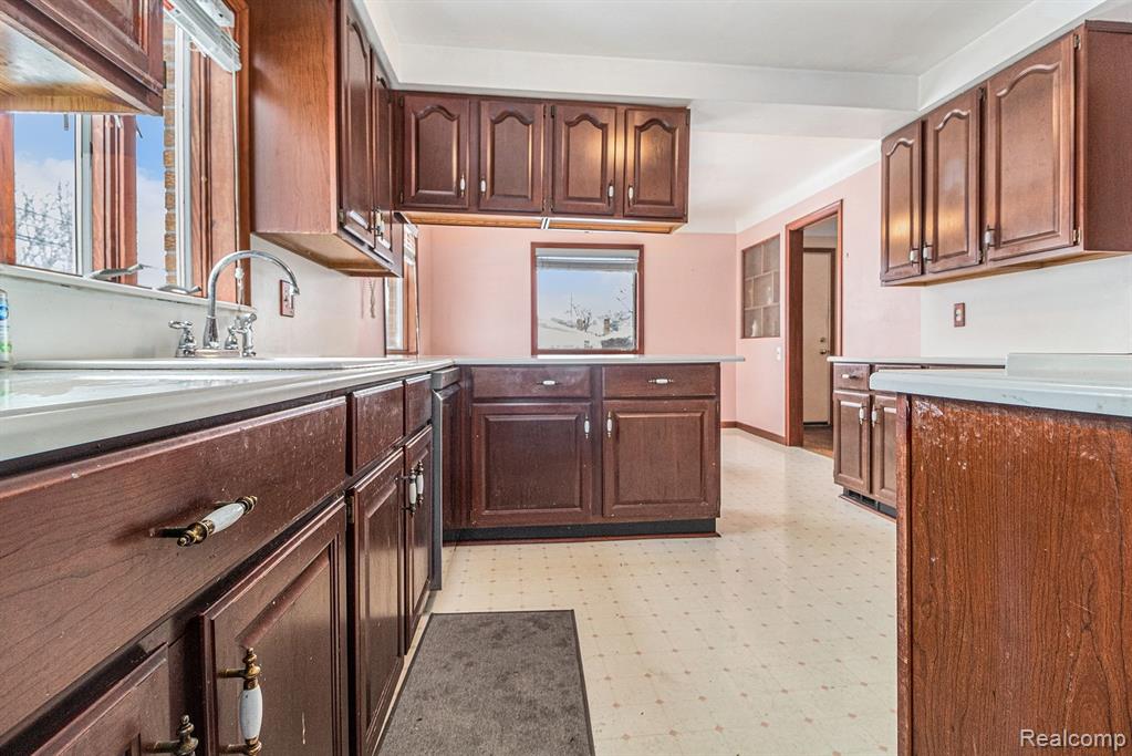 4402 Roosevelt Boulevard, Dearborn Heights, MI 48125 — Photo 11