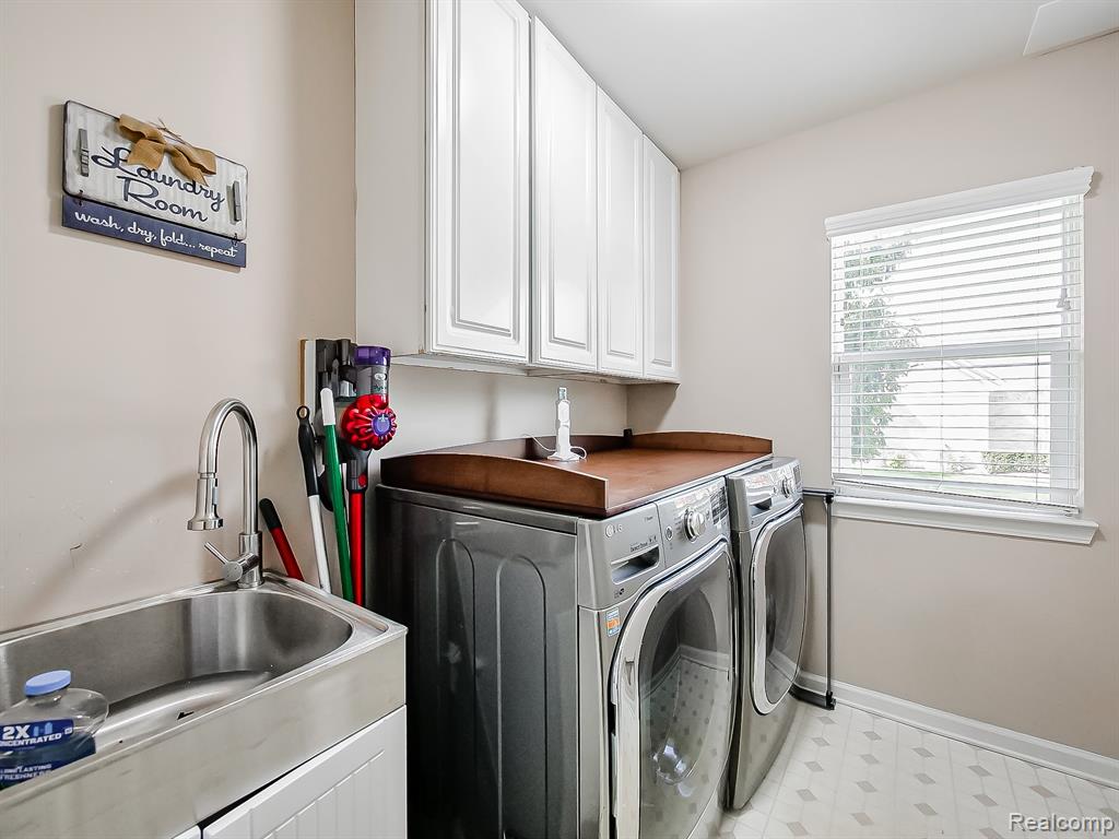 5221 Sandlewood Drive, Commerce Twp, MI 48382 — Photo 26