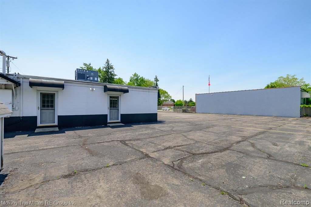 573 E Huron River Drive, Belleville, MI 48111 — Photo 42