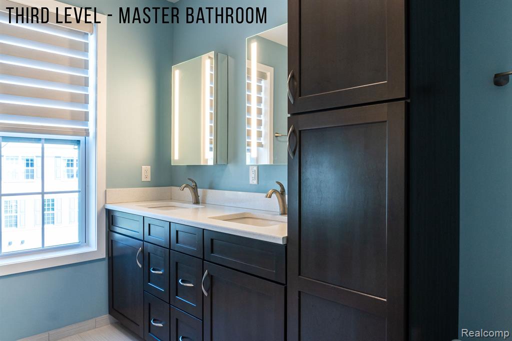 2836 RIDINGTON Road, Ann Arbor, MI 48105 — Photo 56