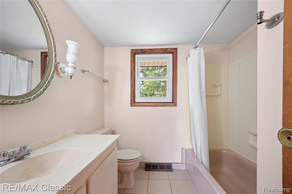 594 Maple Vista Street, Imlay City, MI 48444 — Photo 19