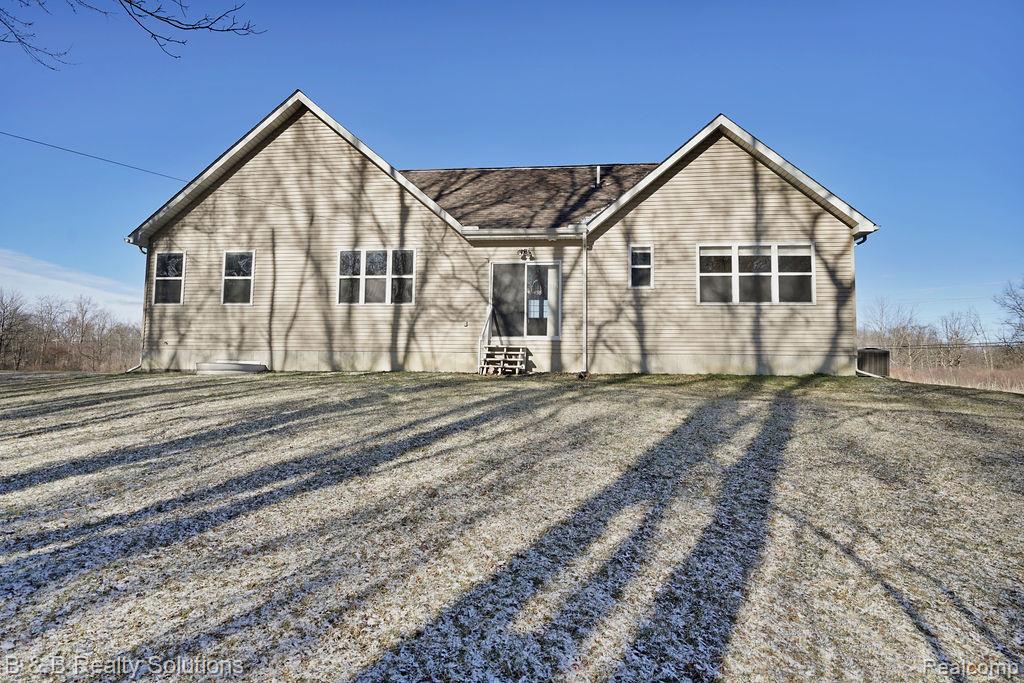 5493 King Road, China, MI — Photo 32
