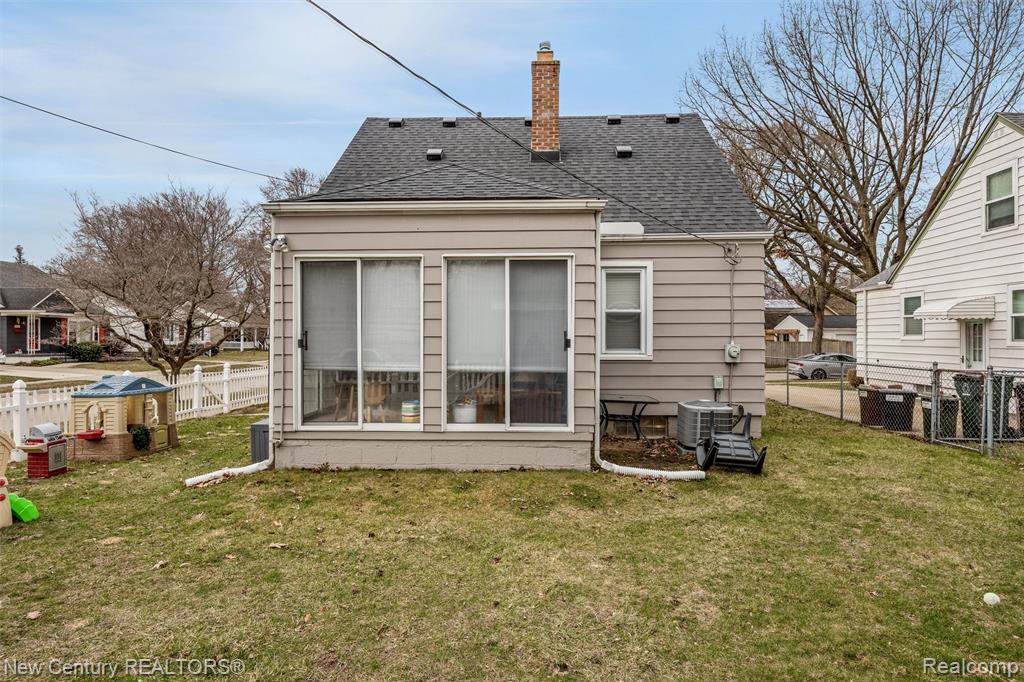 609 E Baker Avenue, Clawson, MI — Photo 24