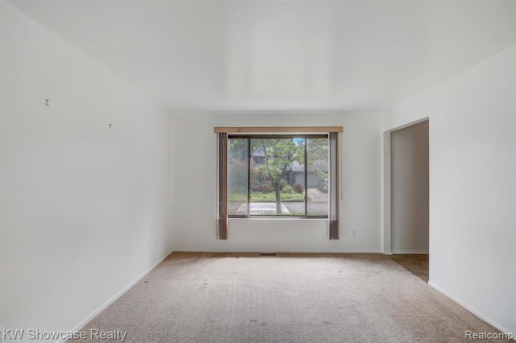 1365 RUE DEAUVILLE Boulevard, Ypsilanti, MI 48198 — Photo 4