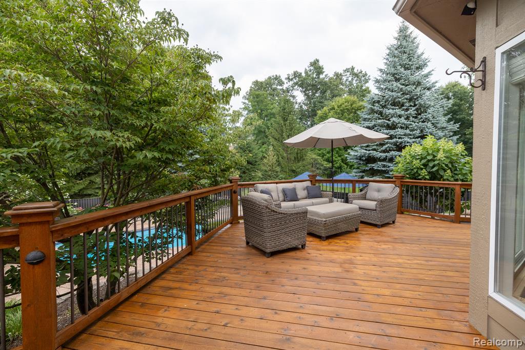 4910 Knollcrest Court, Commerce Twp, MI 48382 — Photo 8