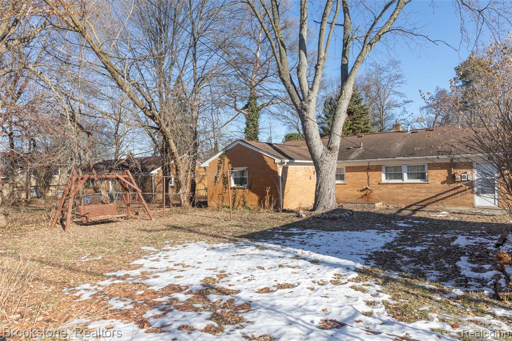 656 S CASS LAKE Road, Waterford, MI 48328 — Photo 6