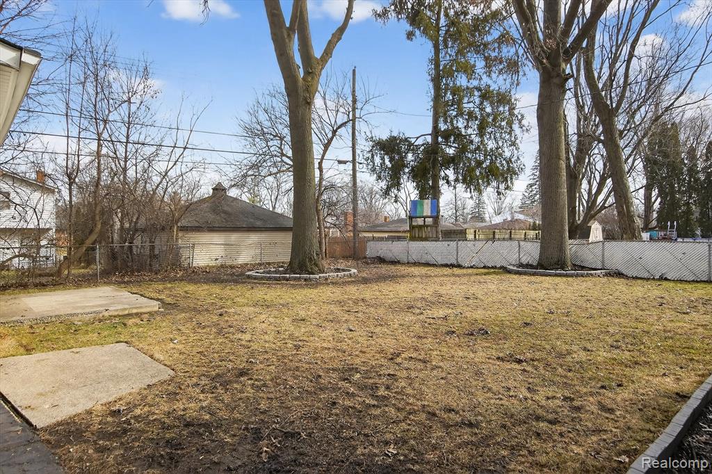 23170 Hawthorne Street, Farmington, MI 48336 — Photo 30