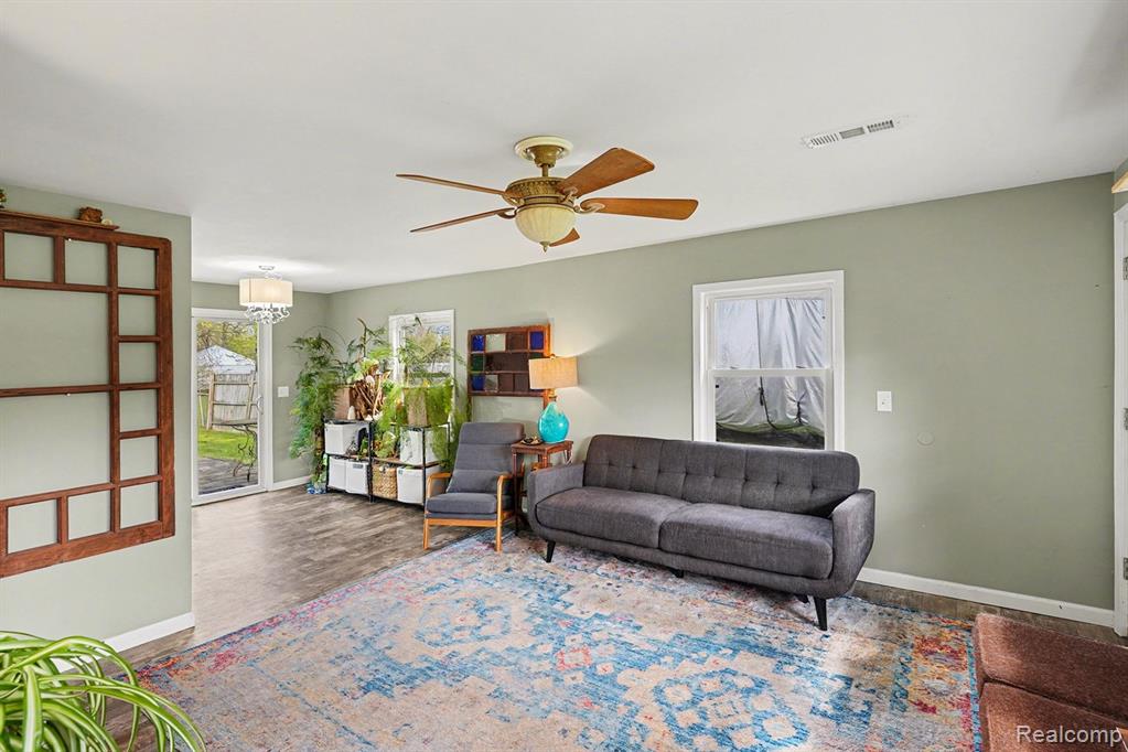 717 Oak Park Drive, Fenton, MI 48430 — Photo 3