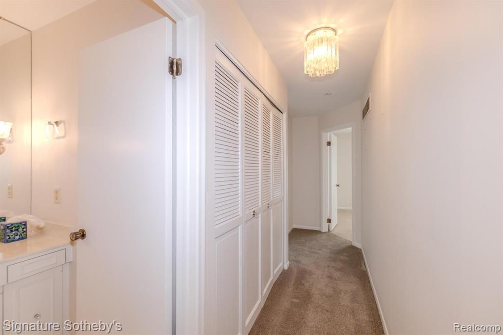 6015 PEBBLE LANE, West Bloomfield, MI — Photo 29