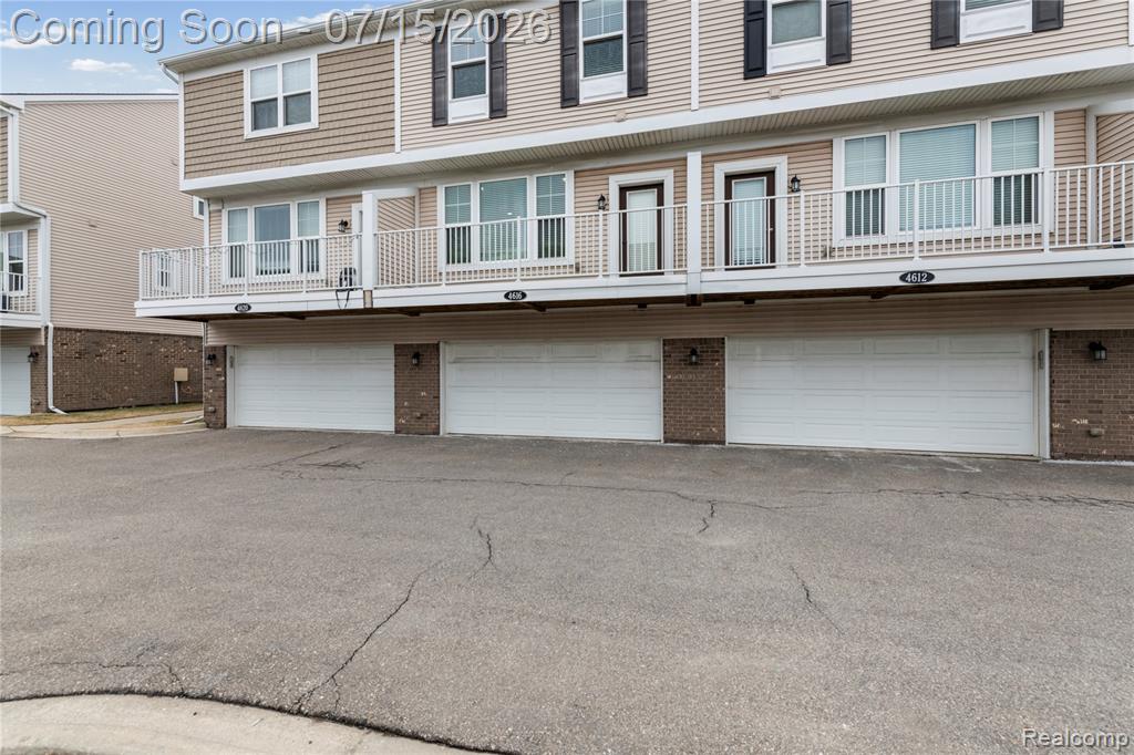 4616 Bradley Circle, Troy, MI 48085 — Photo 8