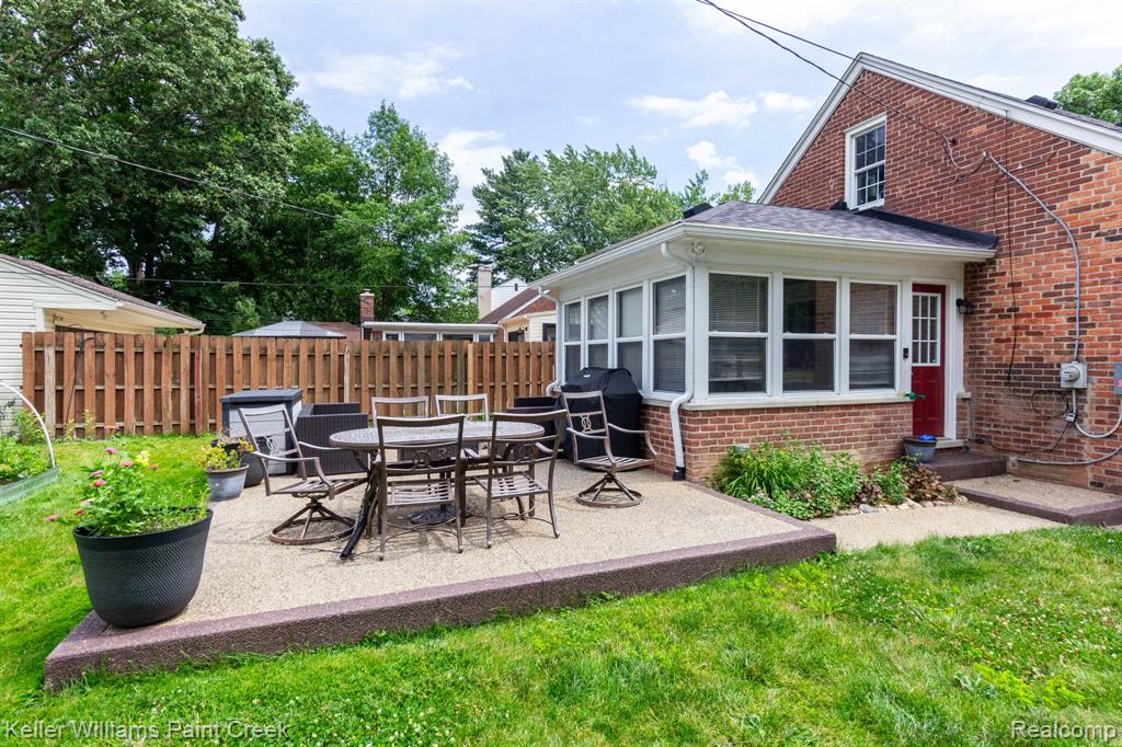 1466 Hampton Rd, Grosse Pointe Woods, MI 48236 — Photo 9