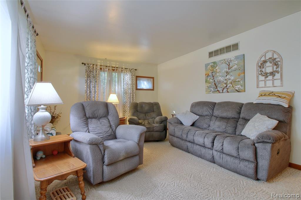 600 Oakville Waltz Road N, New Boston, MI 48164 — Photo 22