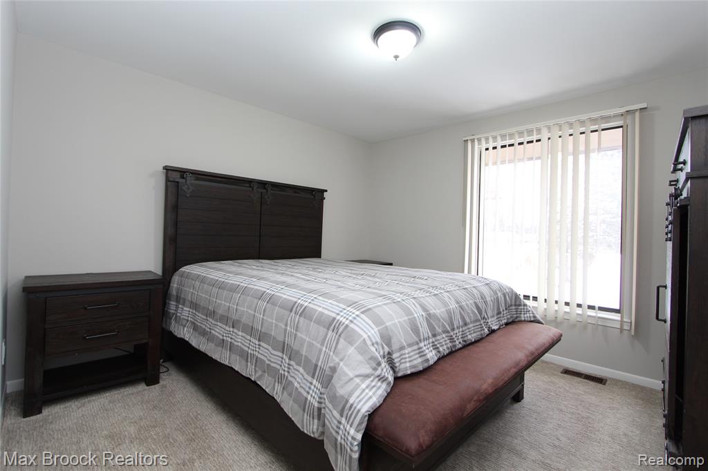 7338 Creek View Court, West Bloomfield, MI — Photo 19