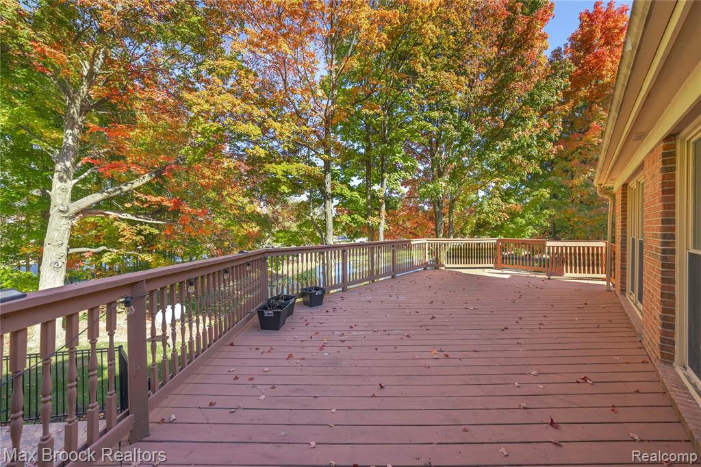6986 Crosswell Drive, West Bloomfield, MI — Photo 58