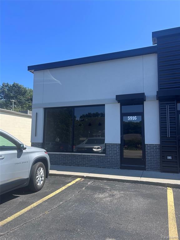 5910 S Main Street, Clarkston, MI