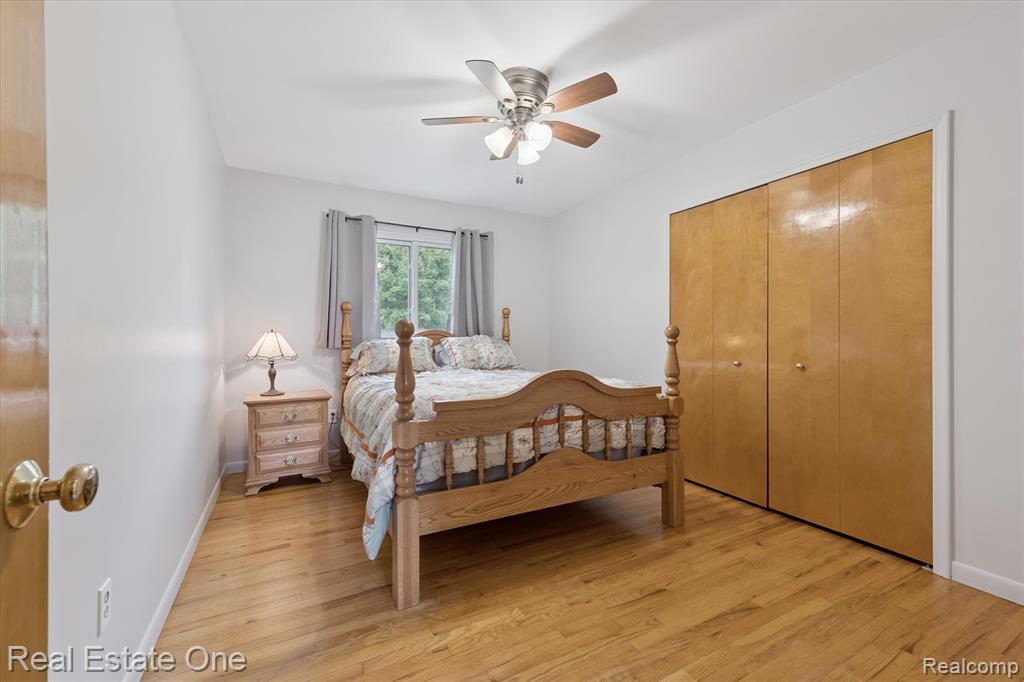 2436 Woodlawn Street, Wolverine Lake, MI 48390 — Photo 17