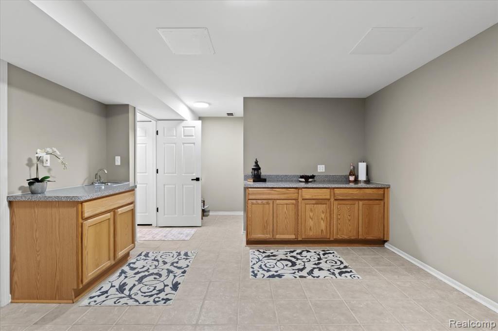 10484 Northvalley Court, Hartland, MI 48353 — Photo 24