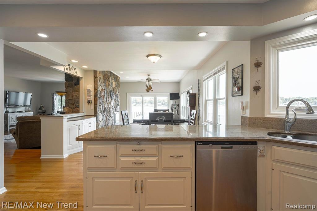 6768 HATCHERY Road, Waterford, MI 48327 — Photo 25