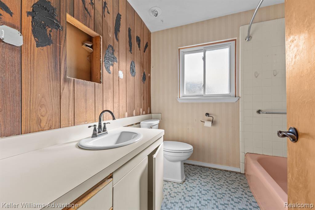 8735 Ringwood Drive, Commerce Twp, MI 48382 — Photo 14