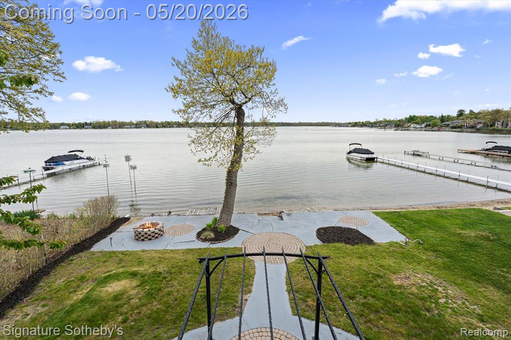 727 McDougal Drive, Waterford, MI 48327 — Photo 2