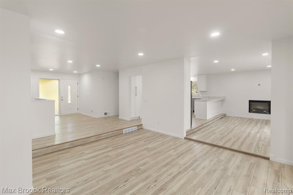 6207 NICHOLAS Drive, West Bloomfield, MI — Photo 19