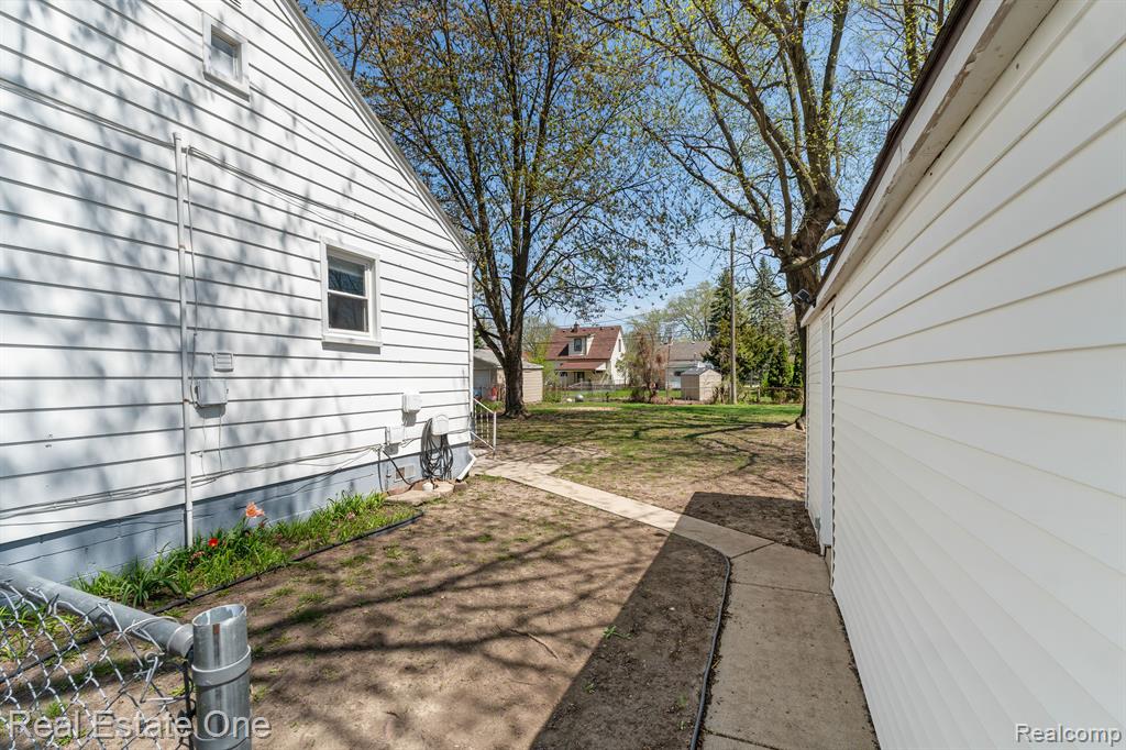 4957 ZIEGLER Street, Dearborn Heights, MI 48125 — Photo 16