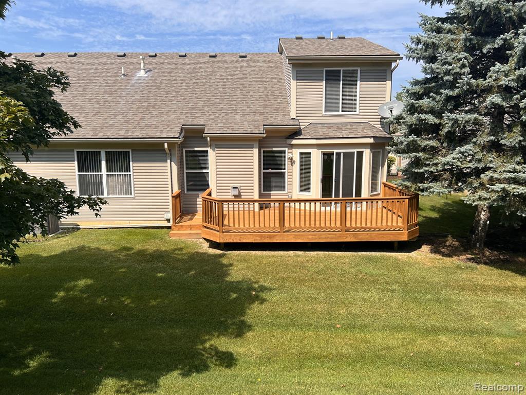 553 WOODHAVEN Drive, Commerce Twp, MI 48390 — Photo 3