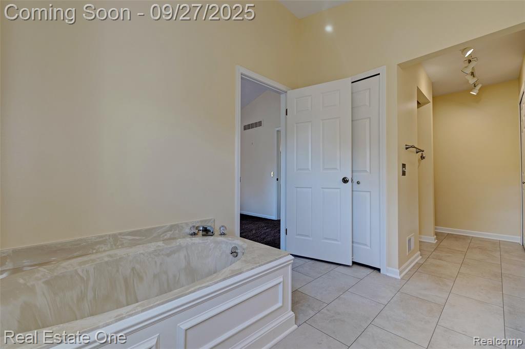 90 Crescent Hill Drive, Ortonville, MI 48462 — Photo 43
