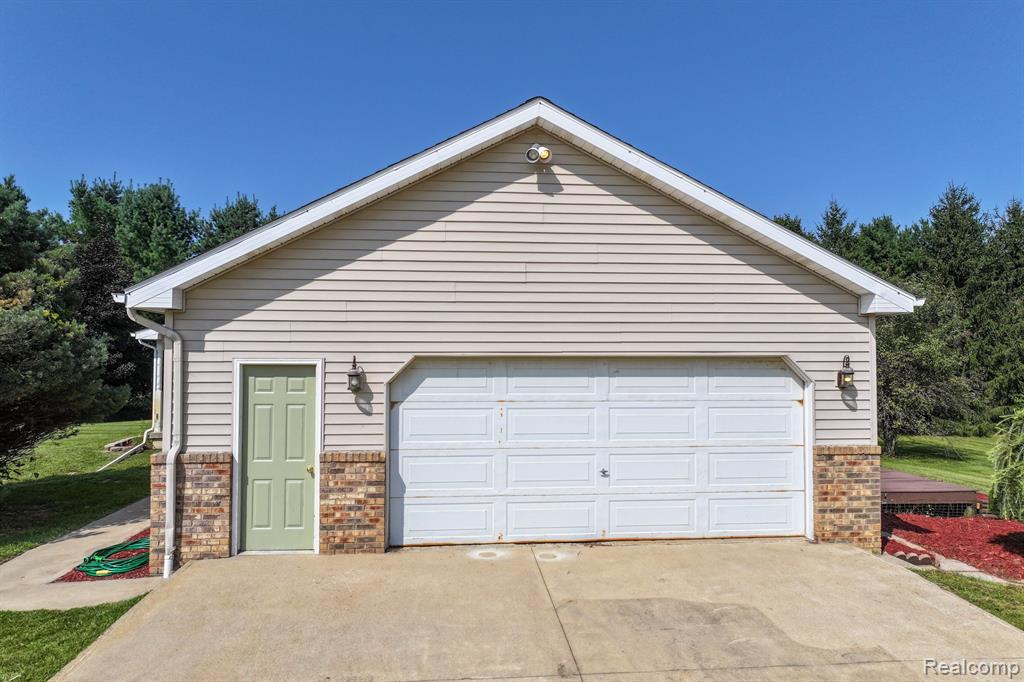 761 MELLISH Drive, Lapeer, MI 48446 — Photo 30