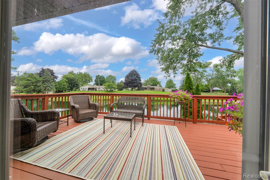 5780 Southward Avenue, Waterford, MI 48329 — Photo 18