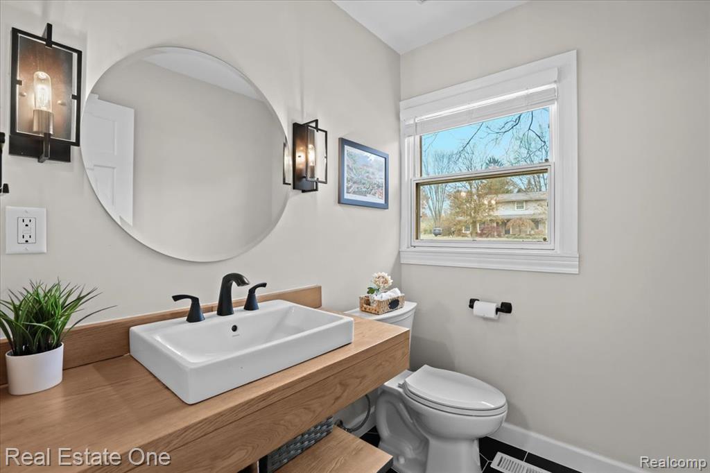 5611 Priory Lane, Bloomfield Hills, MI 48301 — Photo 18