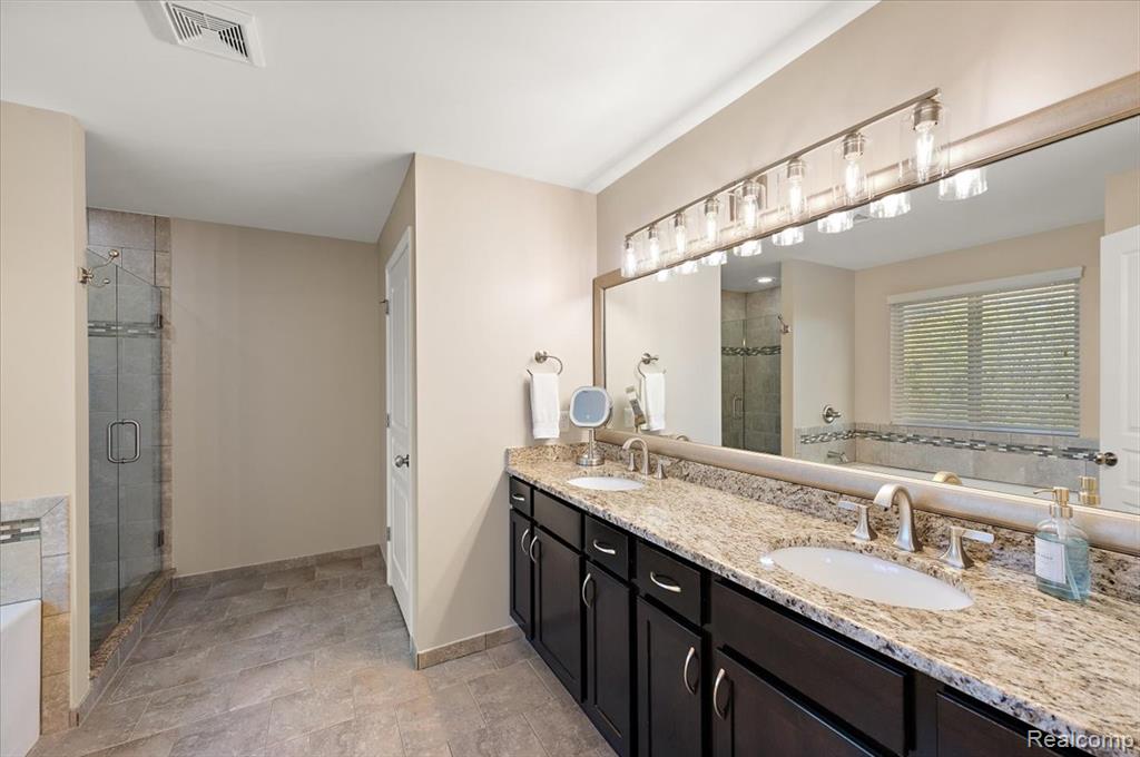 4366 S Lake Lane, Shelby Twp, MI 48316 — Photo 35