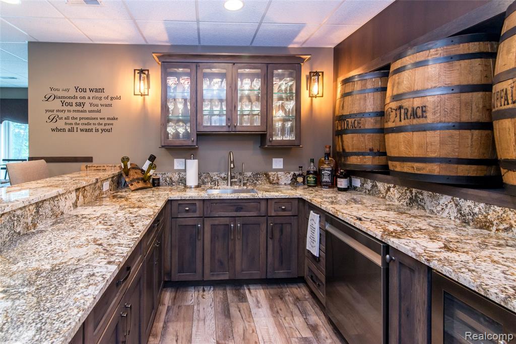 3166 W Beach Lake Drive, Milford, MI, 48380