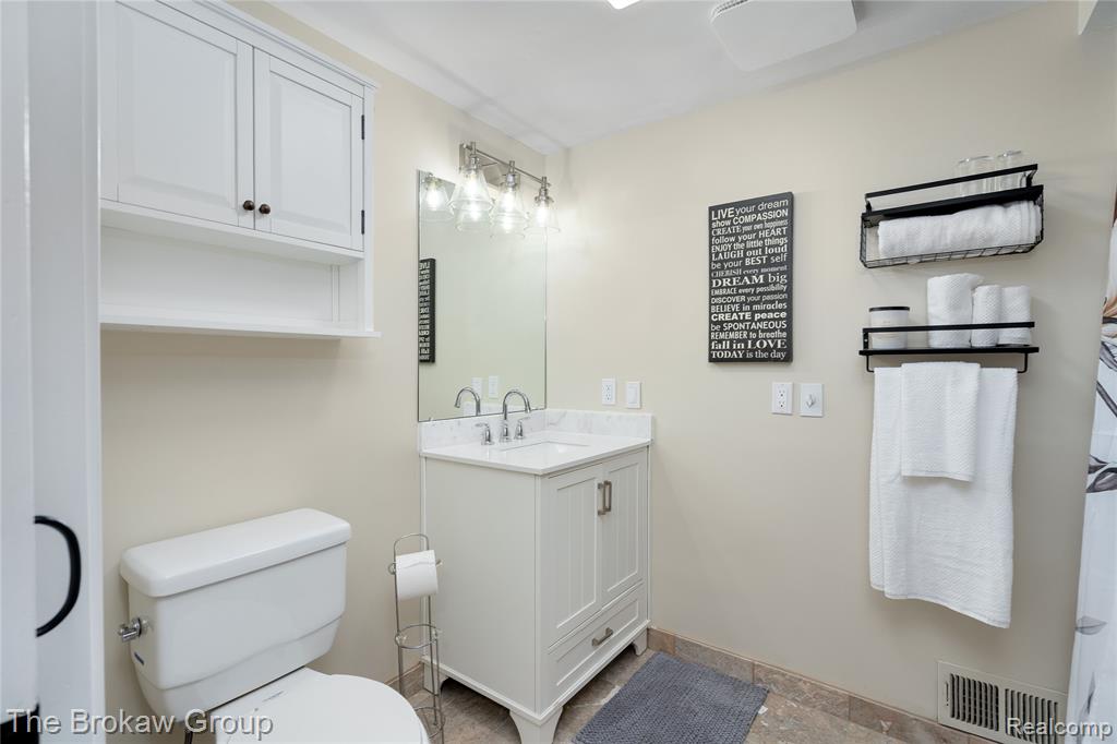 736 N Main Street, Almont, MI 48003 — Photo 30