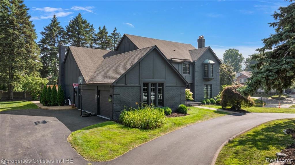 706 Great Oaks Drive, Bloomfield Hills, MI 48304 — Photo 2