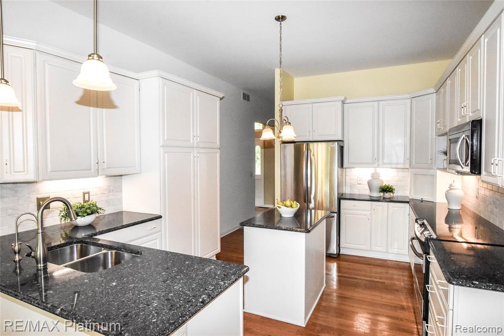 8342 ISLANDVIEW Court, Brighton, MI 48114 — Photo 22